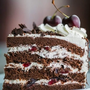 Čokoladni biskvit na kiselom vrhnju: recept, značajke kuhanja, vrijeme pečenja, fotografija